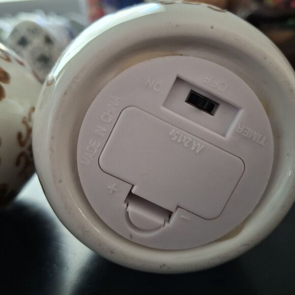 Valerie Parr Hill Gold & White 2 Timed Illumination 3.5" Damask Porcelain Eggs - Picture 7 of 8